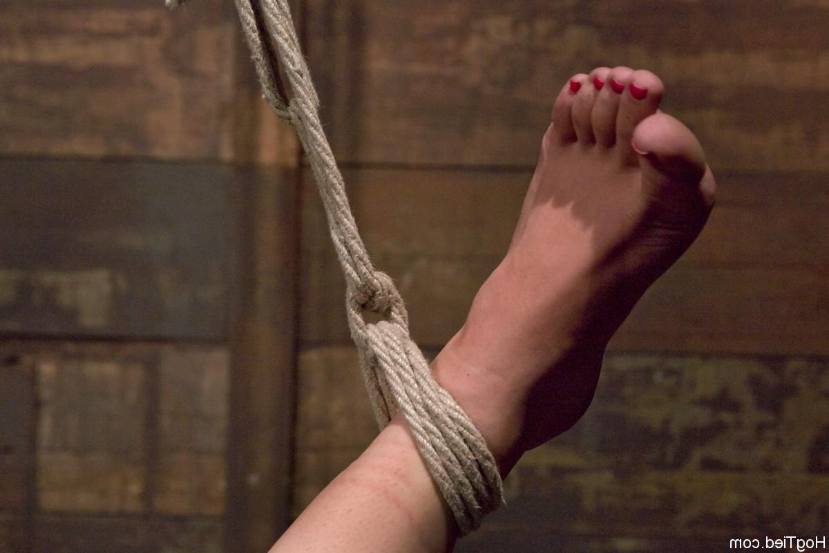 20P Petite hottie Lexi Belle gets tied up and toyed by a kinky dom on the floor