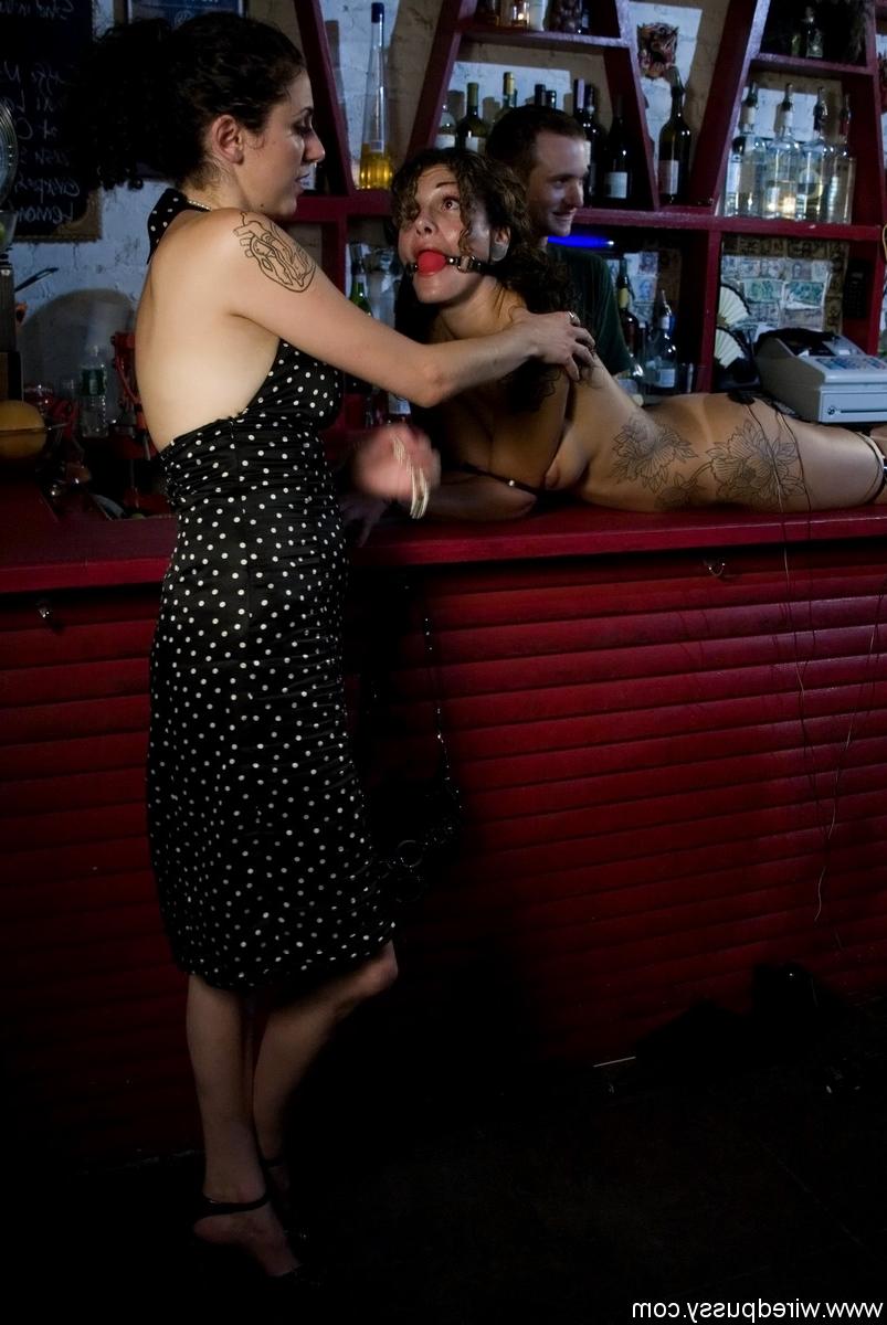 20P Barman à chatte filaire, Maîtresse Hidest, Nadia Styles, Sarah Jane Ceylon, Tommy P