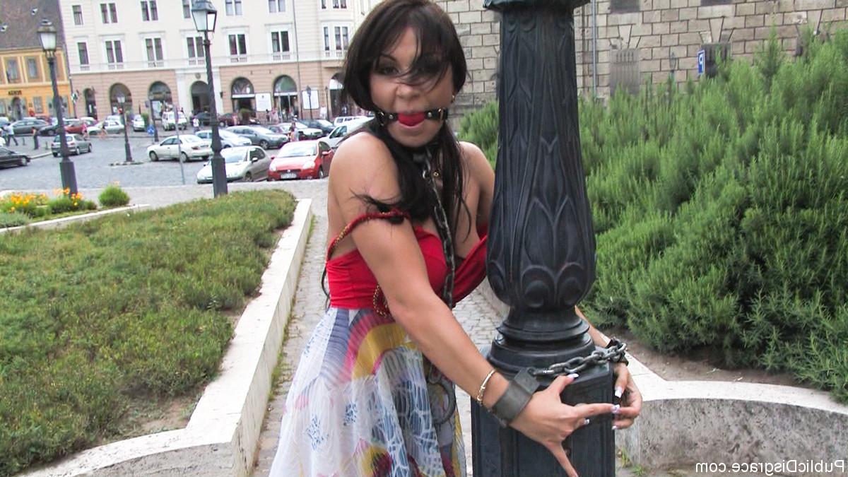 20P Public Disgrace Lea Lexis
