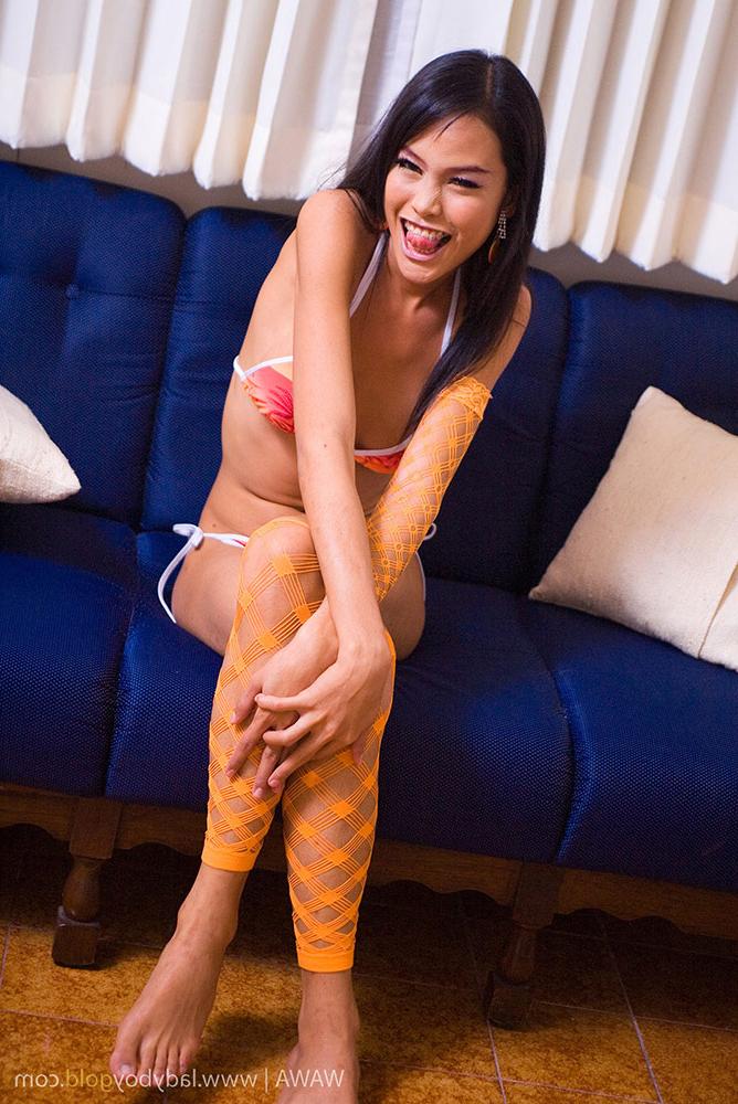 16P Ladyboy Gold interprétée par Wawa Hot Porn
