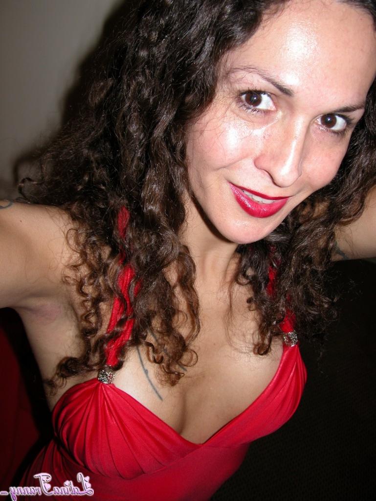 16P Imágenes calientes de transexual latina