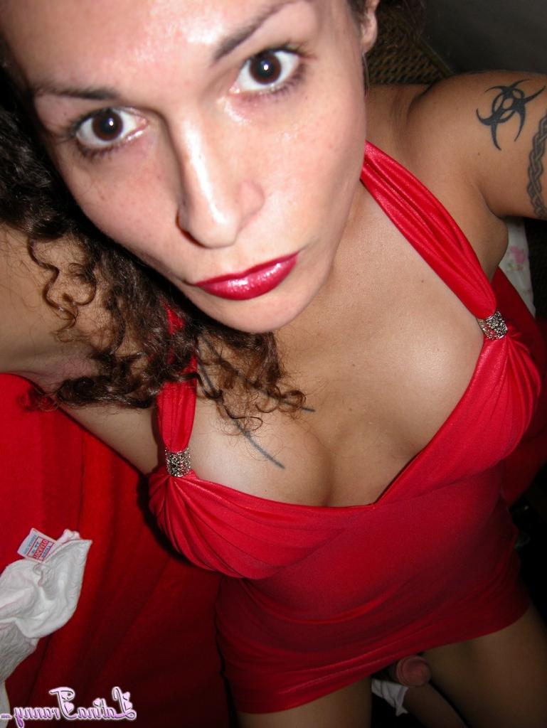 16P Imágenes calientes de transexual latina