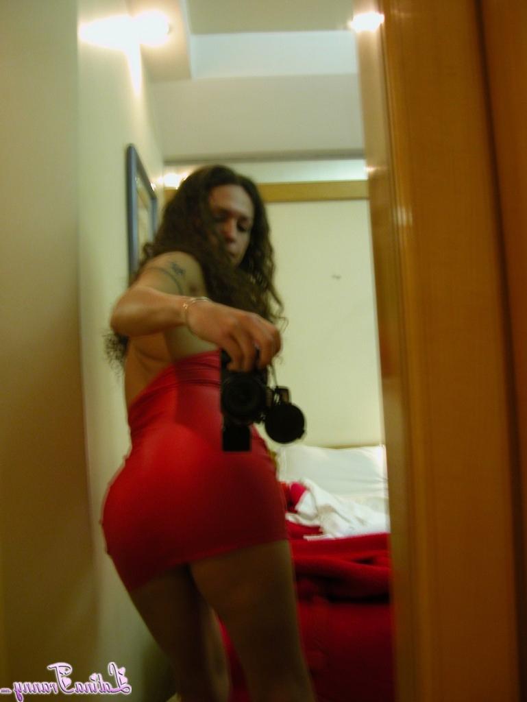 16P Imágenes calientes de transexual latina