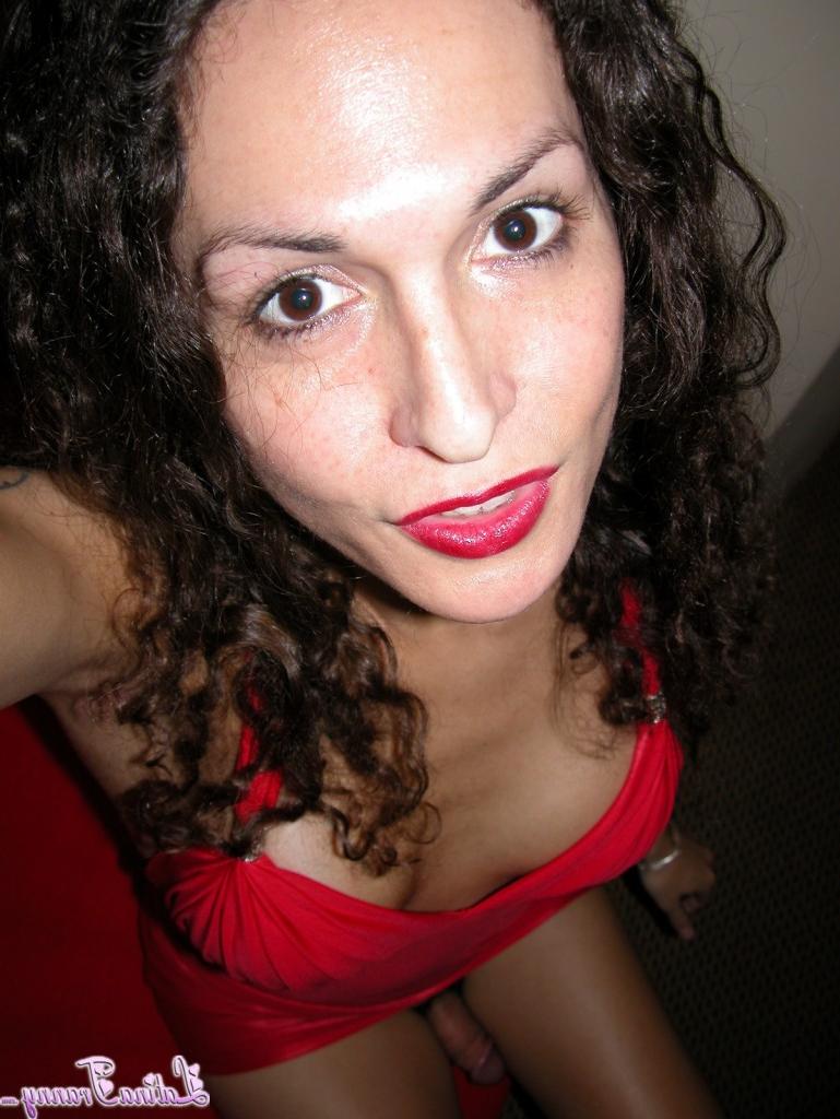 16P Imágenes calientes de transexual latina