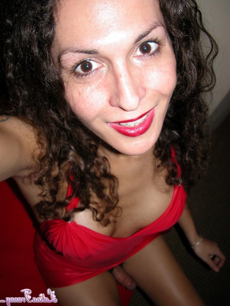 16P Imágenes calientes de transexual latina