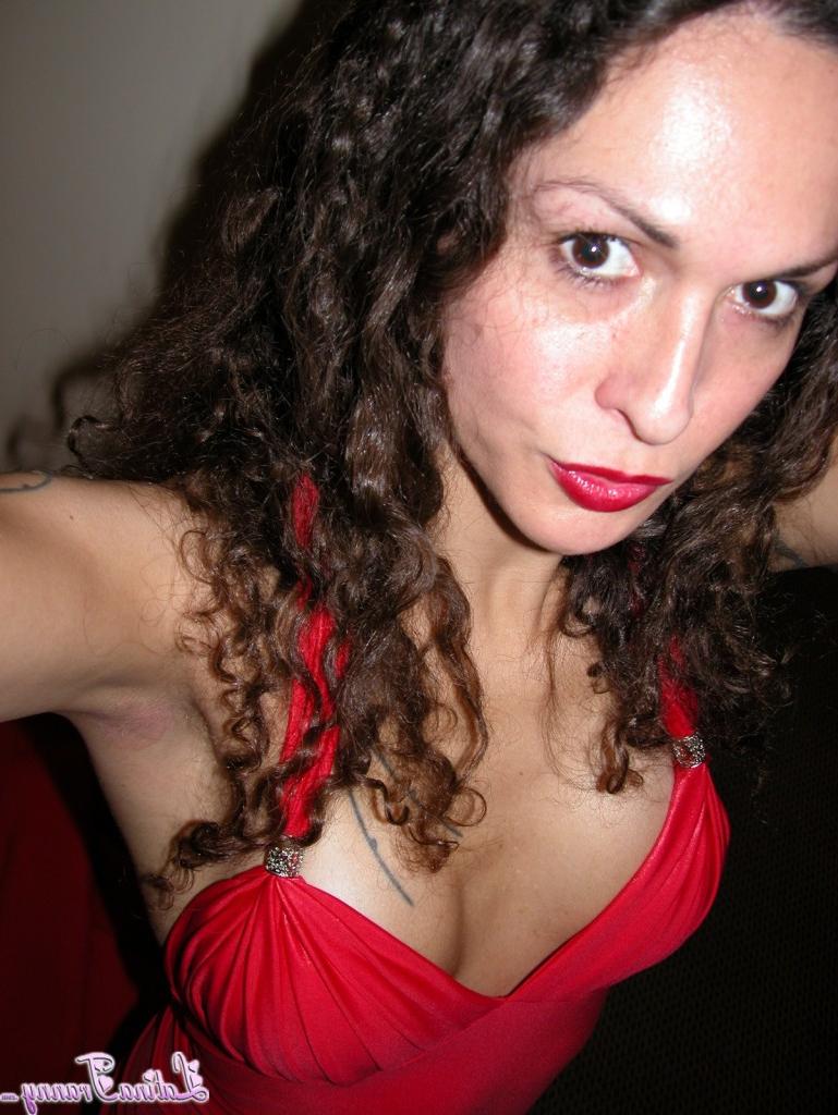 16P Imágenes calientes de transexual latina