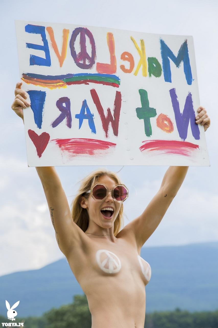 16P Die australische Hippie-Blondine Jordy Murray zeigt im Freien ihre natürlichen Titten
