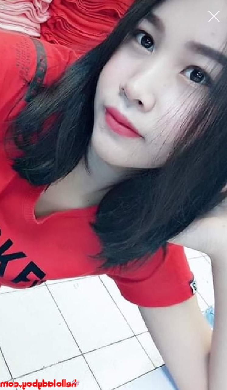 13P Sexy travesti asiática Nancy posando em várias roupas sexy em sua compilação