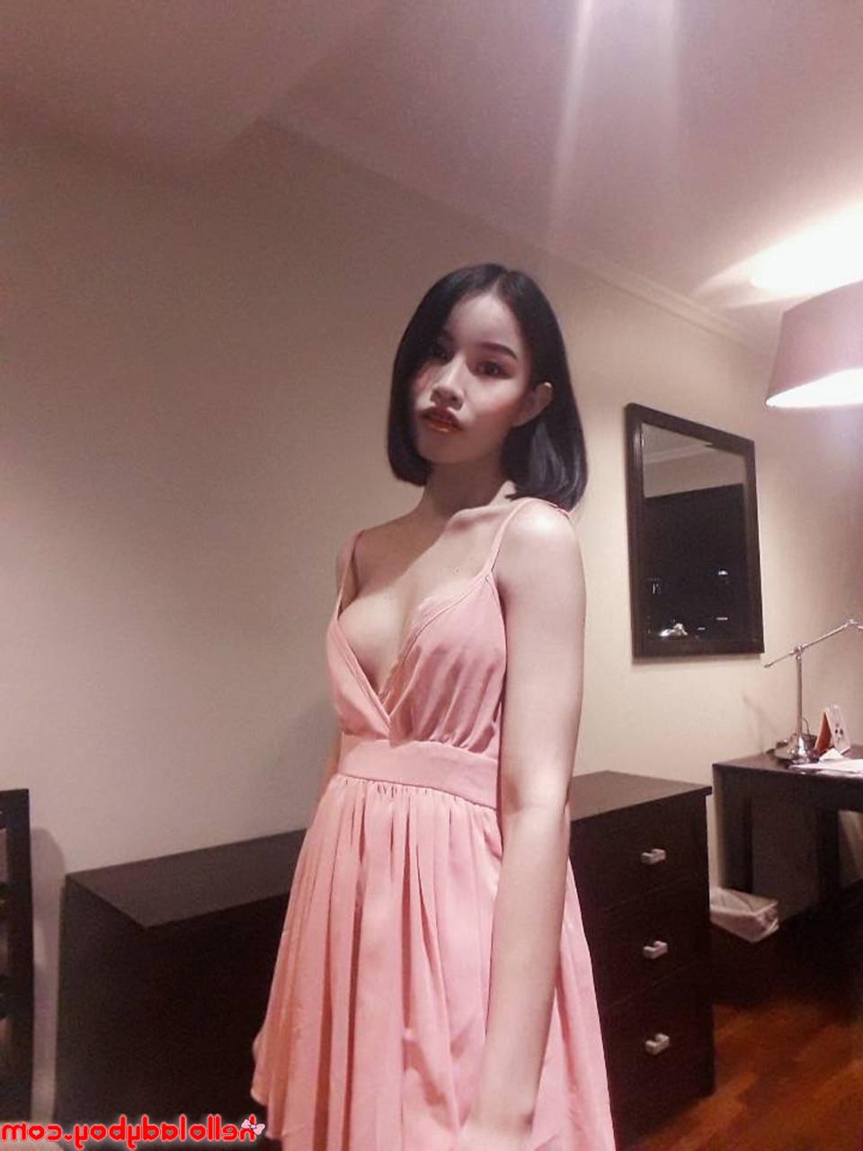 13P Sexy travesti asiática Nancy posando em várias roupas sexy em sua compilação
