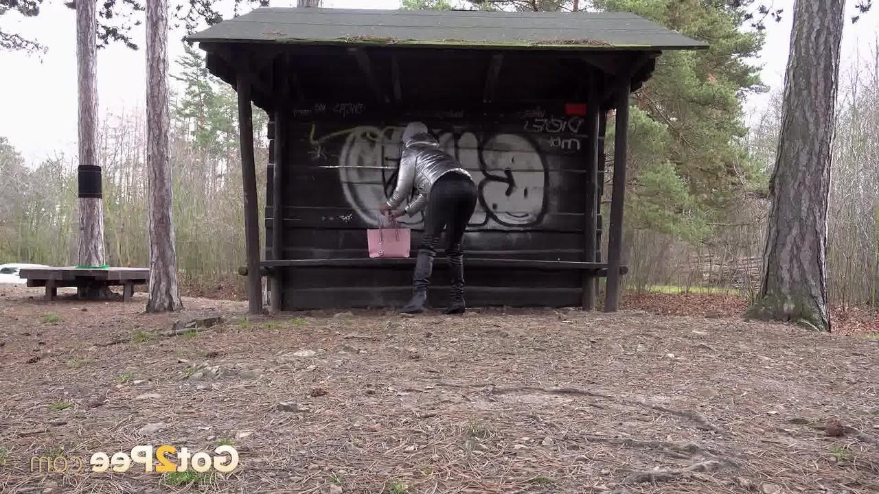 15P Nice girl Isabel Dark takes a badly needed pee after securing shelter