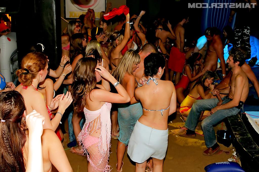16P Slutty babes Barbara Summer & Celine Noiret are into hardcore sex party