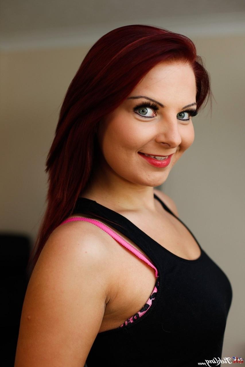 12P British redhead Sarah Jayne curls her pretty toes during a non-nude gig
