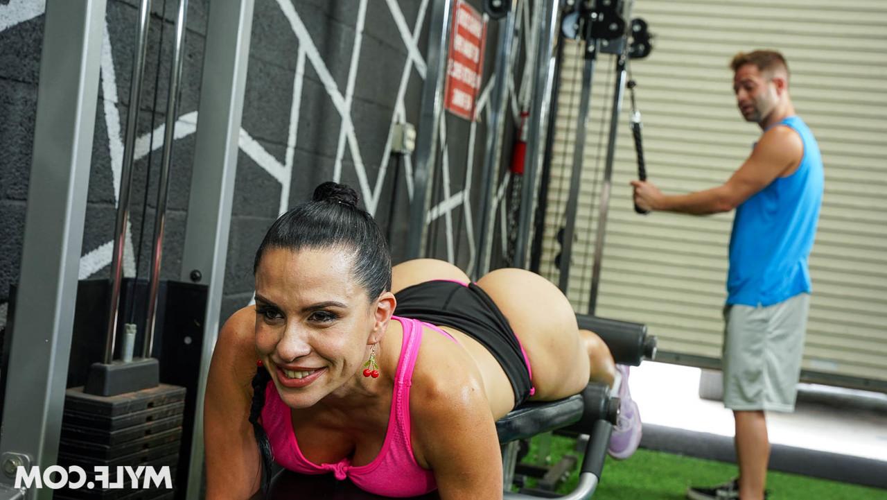 20P MILF Sandy Love gets her big ass licked & her pussy boned at the gym