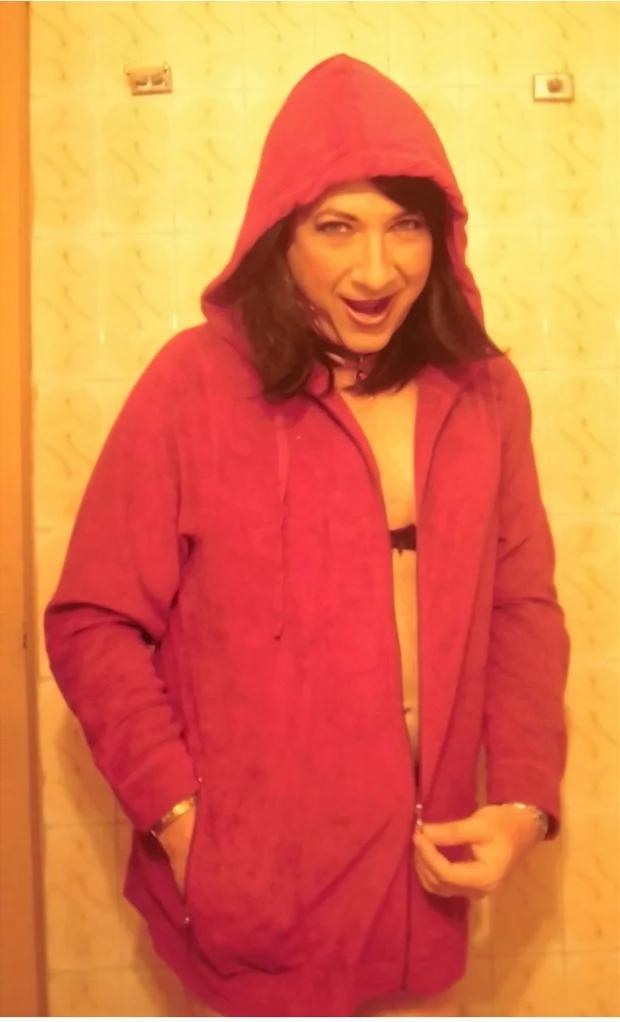 19P A travesti gordinha Maritza Alejandra mostra seu pau pequeno vestindo lingerie preta