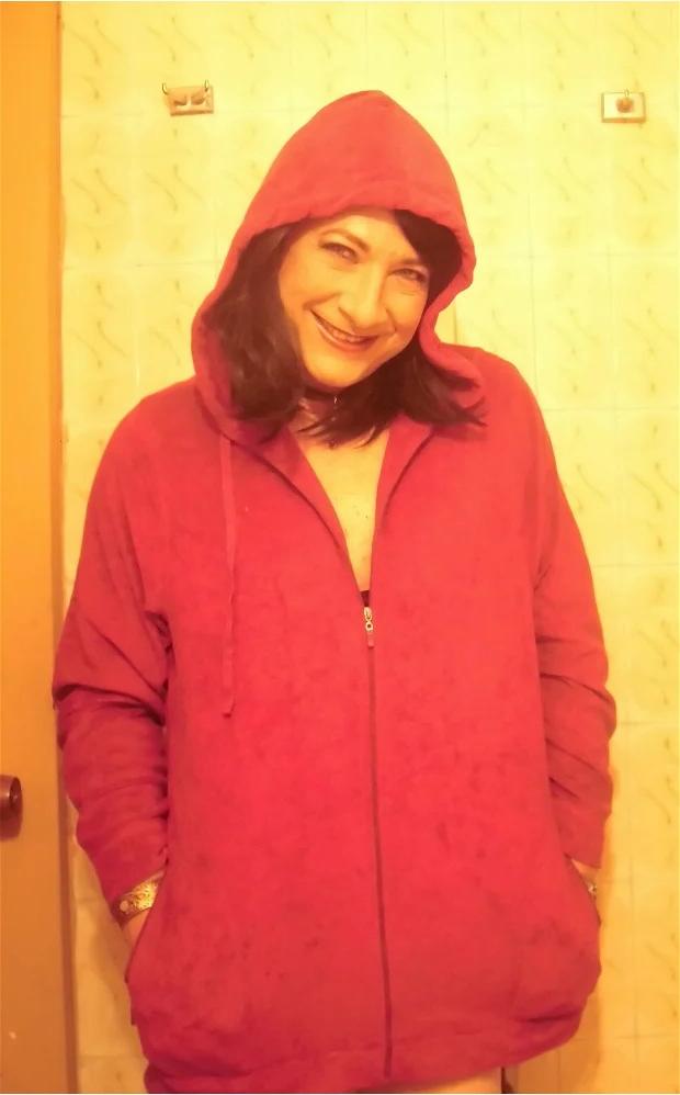 19P A travesti gordinha Maritza Alejandra mostra seu pau pequeno vestindo lingerie preta