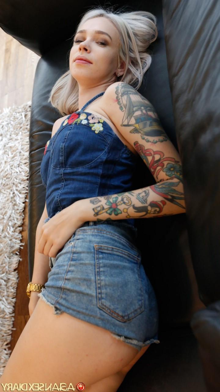 20P Inked Russian slut Arteya Dee strips & touches herself before fucking in POV