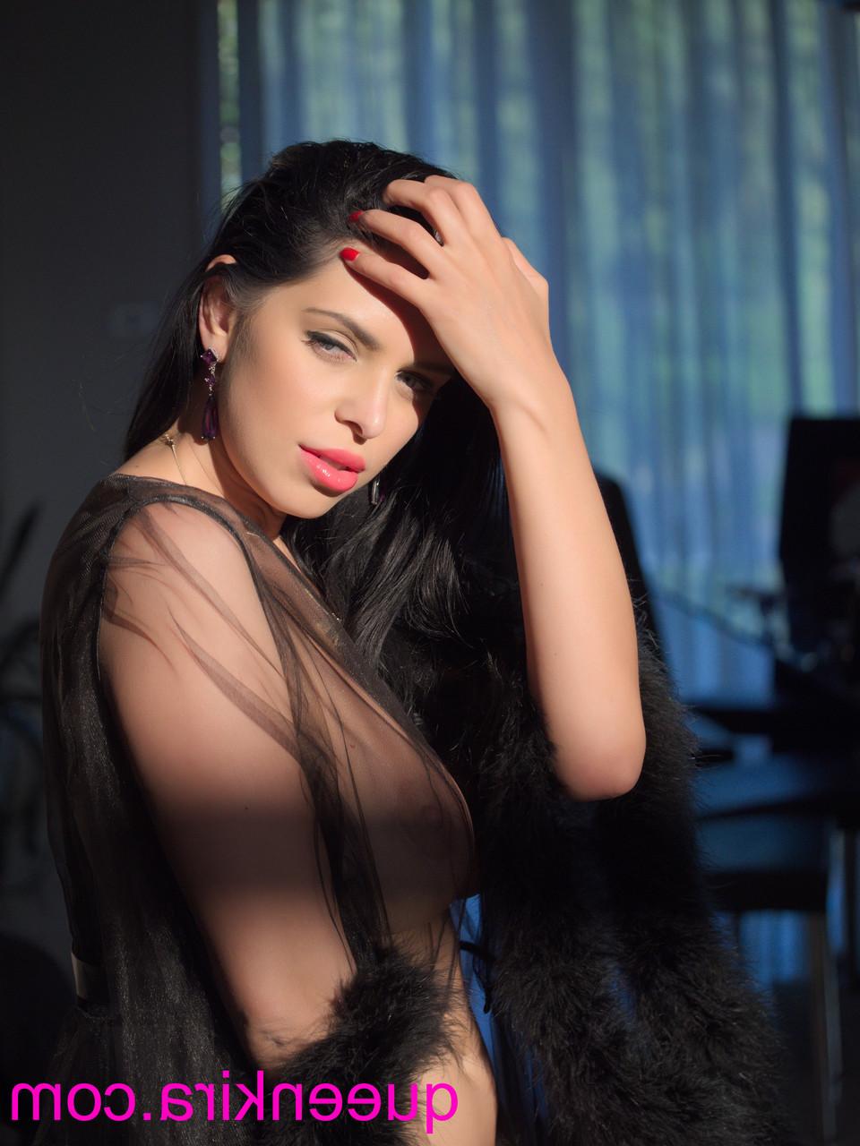 15P Hot Russian MILF Kira Queen flaunts her big tits while posing in a solo