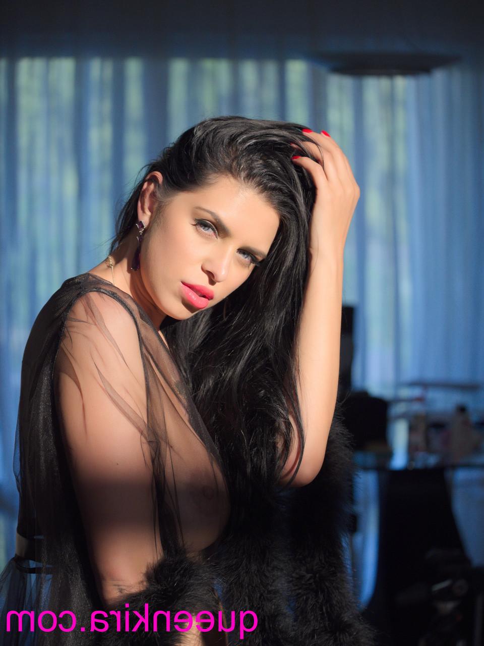 15P Hot Russian MILF Kira Queen flaunts her big tits while posing in a solo