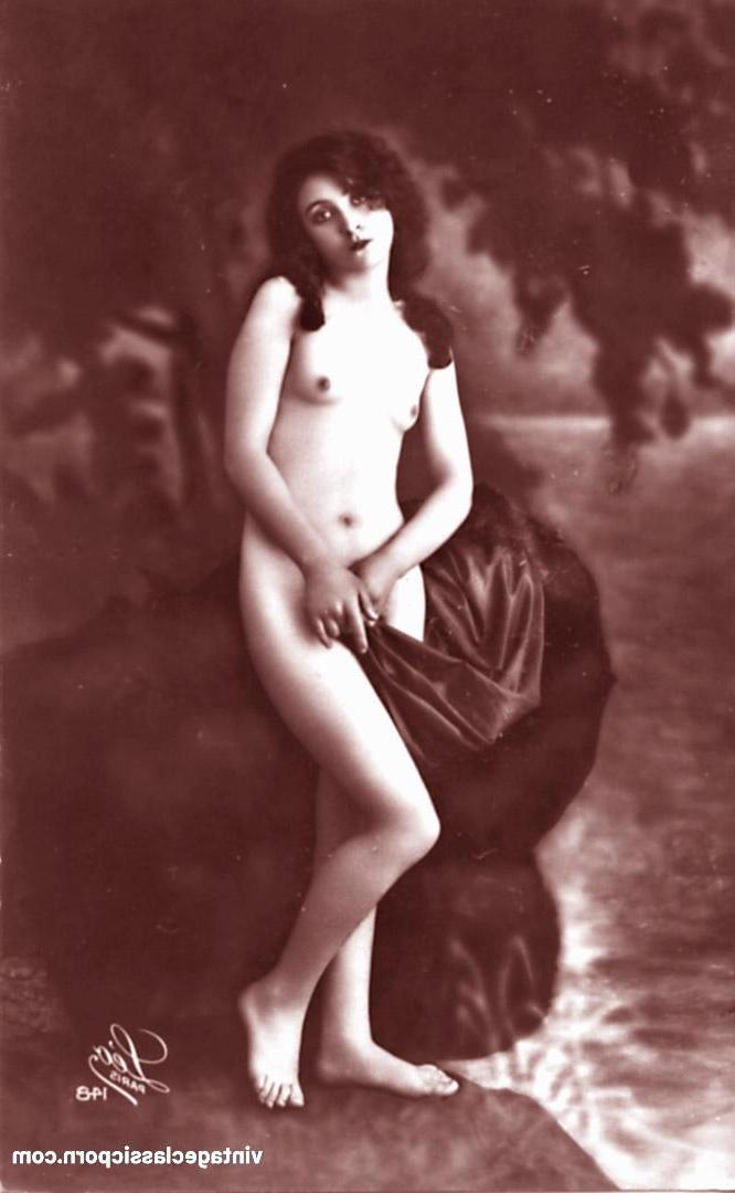 20P Beautiful French women show their nice tits & trimmed cunts in a vintage scene