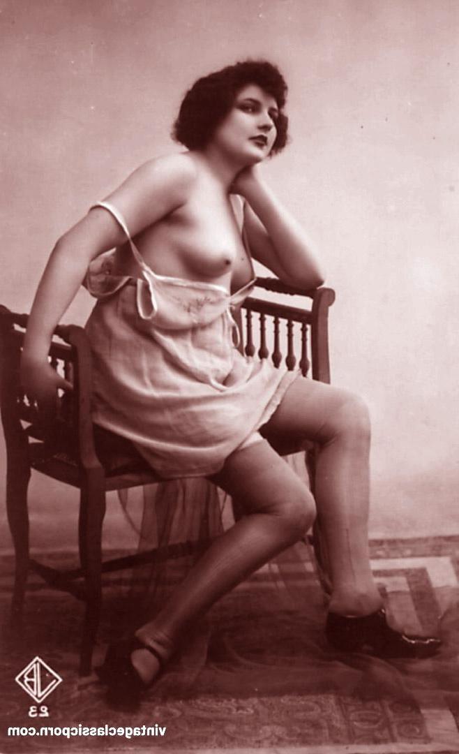 20P Beautiful French women show their nice tits & trimmed cunts in a vintage scene