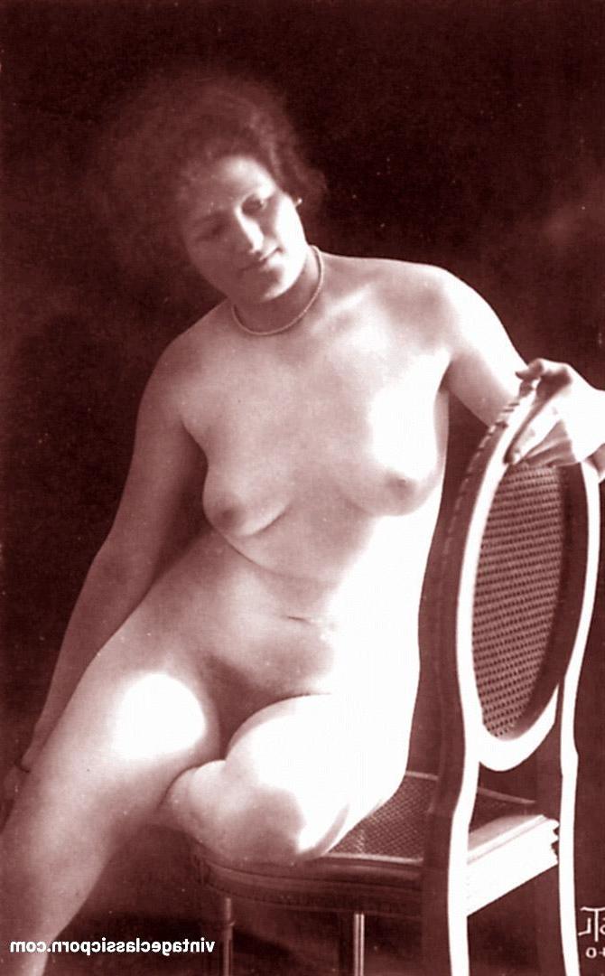 20P Beautiful French women show their nice tits & trimmed cunts in a vintage scene
