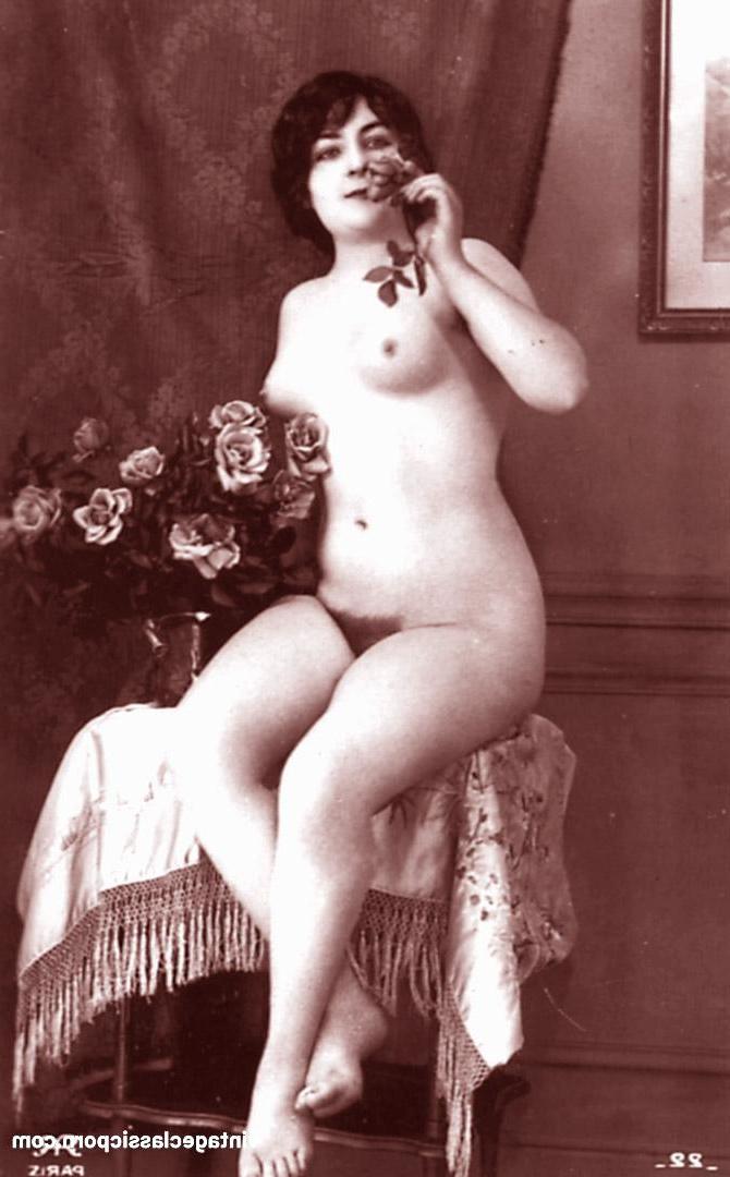 20P Beautiful French women show their nice tits & trimmed cunts in a vintage scene