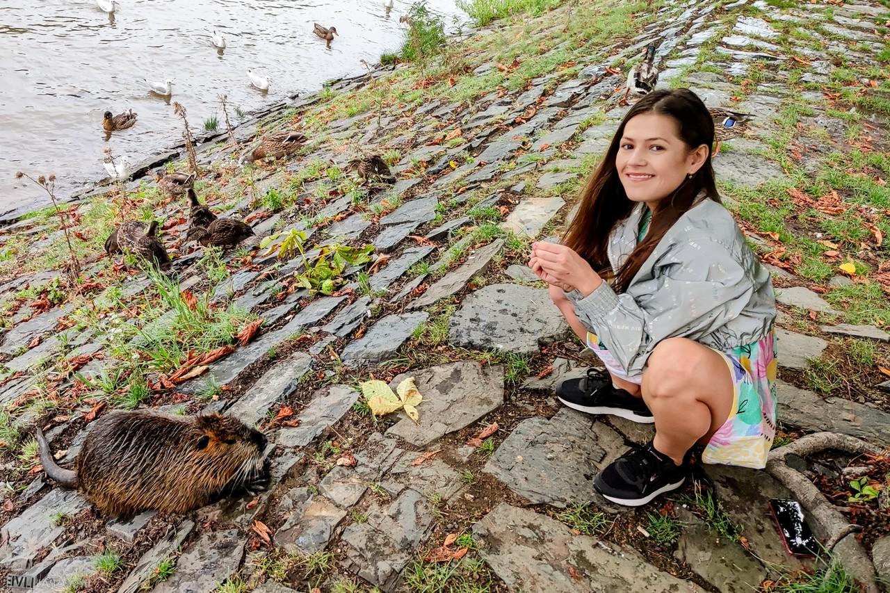 15P Serina Gomez feeds wild animals prior to BBG sex on a bed