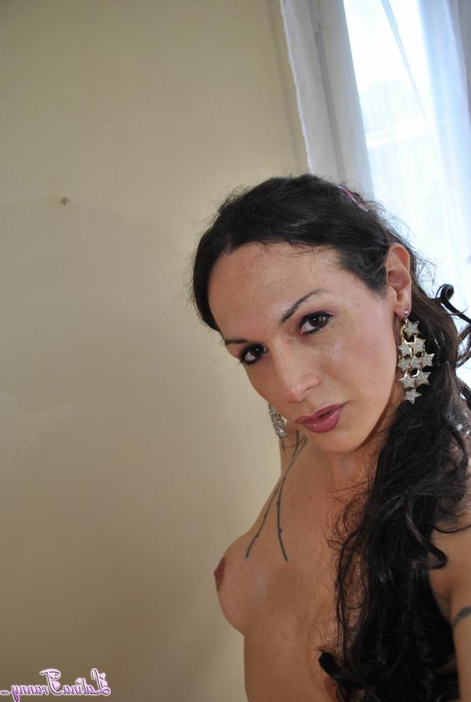 16P Latina Transexual protagonizada por Nicole Montero Fotos Porno