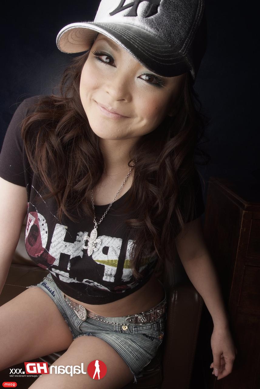 15P La brune asiatique Yuu Haruka gicle tout en se faisant jouer dans des filets de pêche.