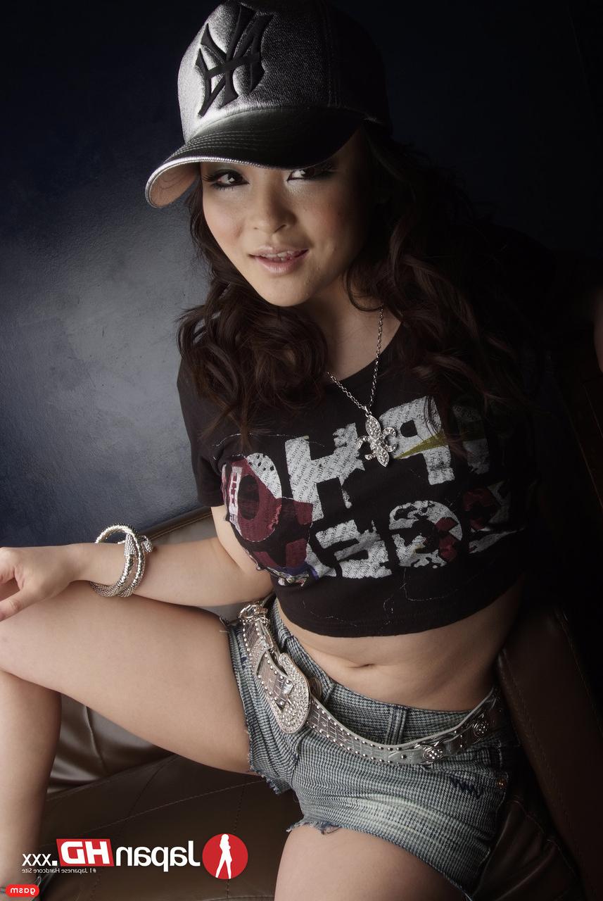 15P La brune asiatique Yuu Haruka gicle tout en se faisant jouer dans des filets de pêche.