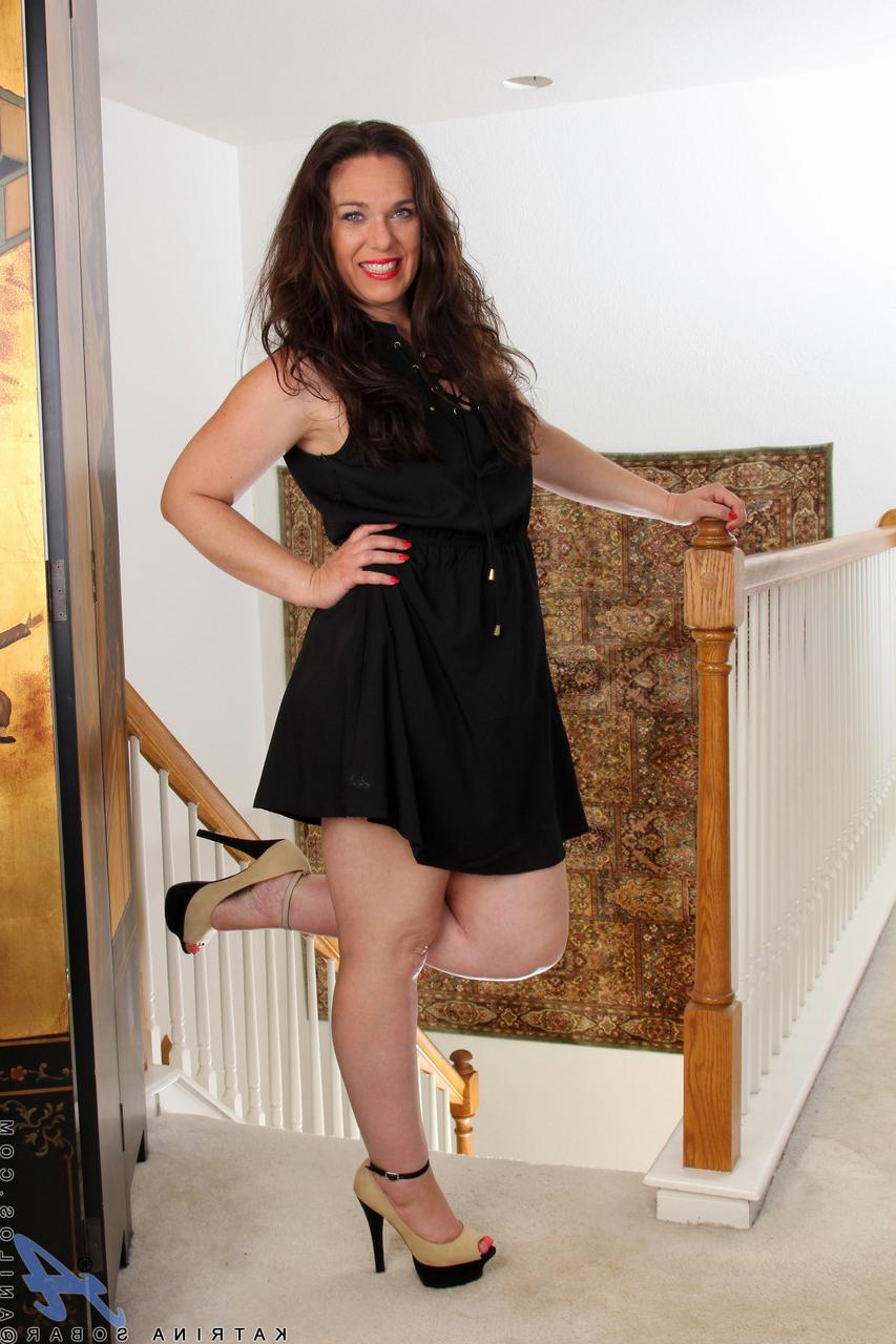 20P Chubby amateur MILF Katrina Sobar doffs her dress and lingerie and poses