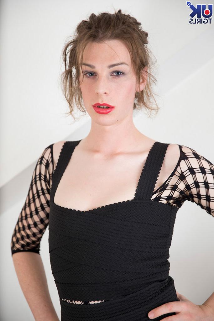 15P UK Tgirls interpretadas por Kat Sioux Porn Gallery