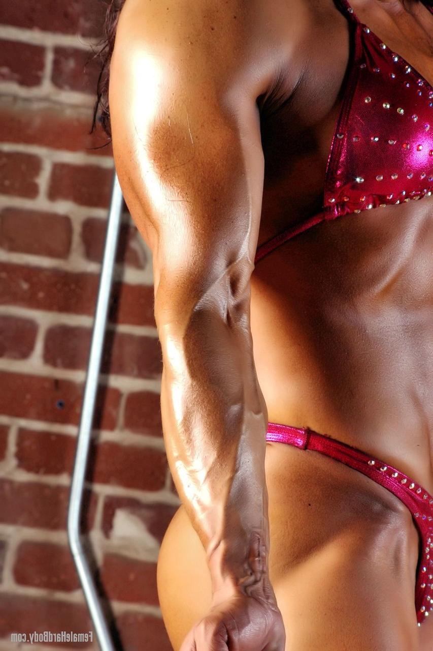20P Bodybuilder Tonia Moore shows off her muscles wearing a sexy bikini