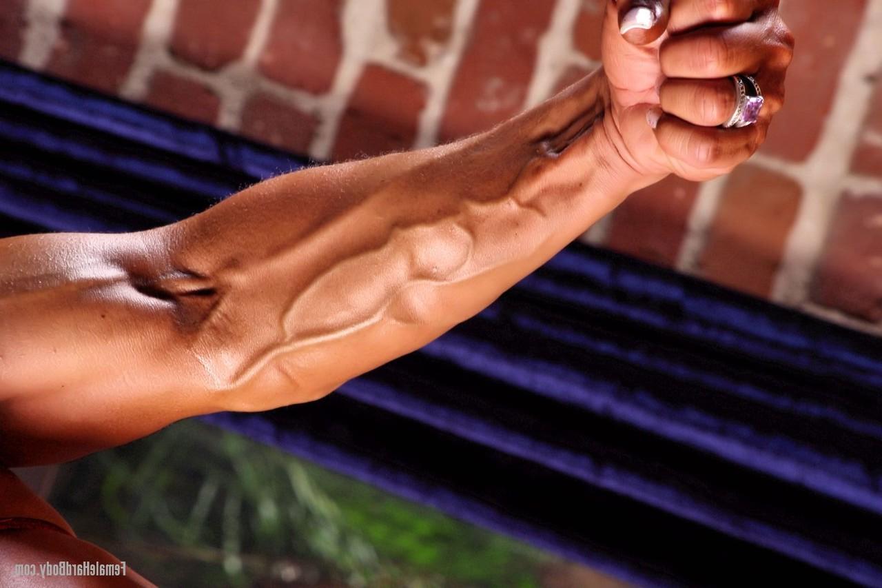 20P Bodybuilder Tonia Moore shows off her muscles wearing a sexy bikini