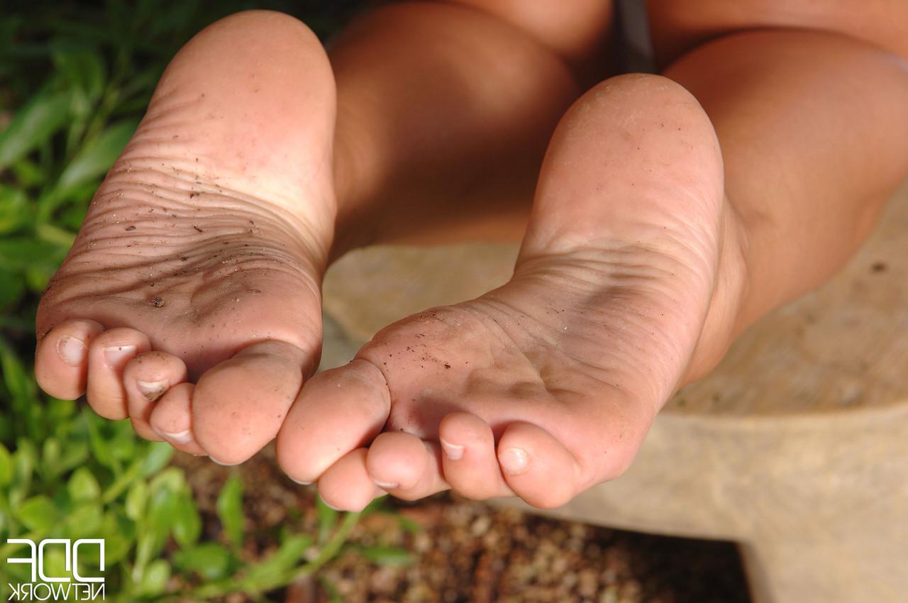 20P Hot Legs And Feet Veronica da Souza