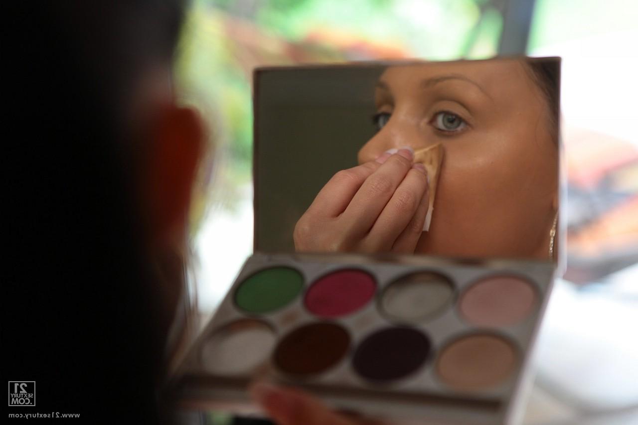 16P Behind the scenes shots of brunette pornstars Zafira and Aletta Ocean