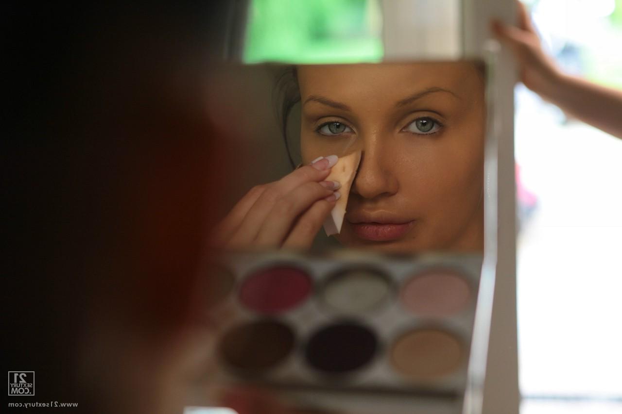 16P Behind the scenes shots of brunette pornstars Zafira and Aletta Ocean