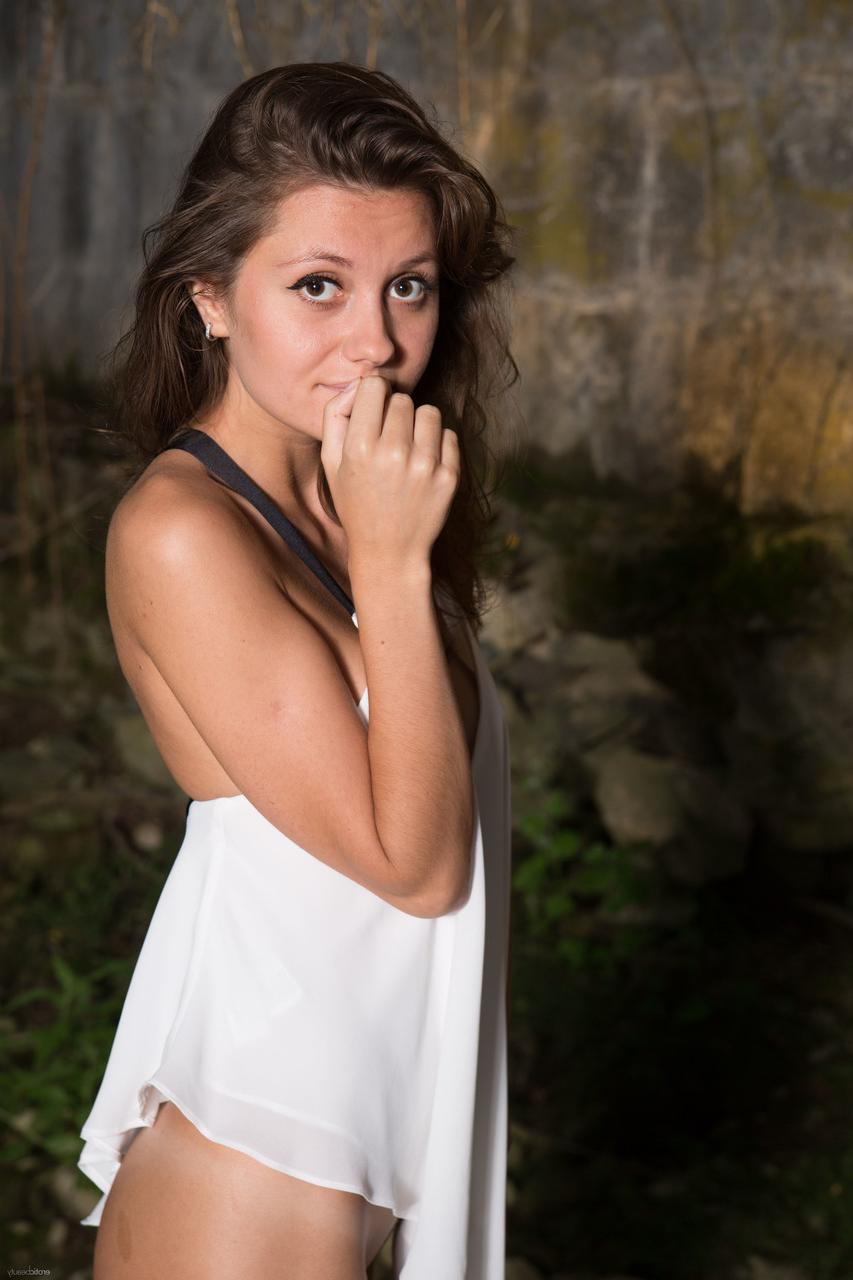 20P Erotic Beauty Carmela
