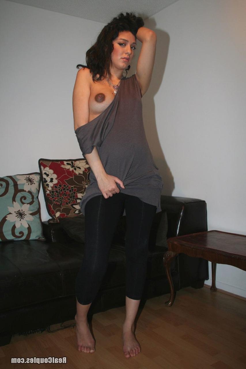20P Milf rusa embarazada con pezones hinchados Mia Bailey es embestida profundamente