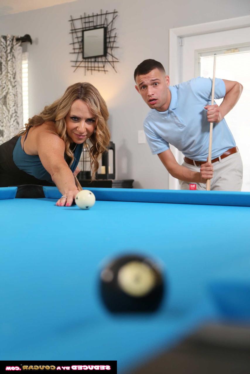 20P Estrela pornográfica madura com peitos grandes Kenzi Foxx trepa com um adolescente perdedor