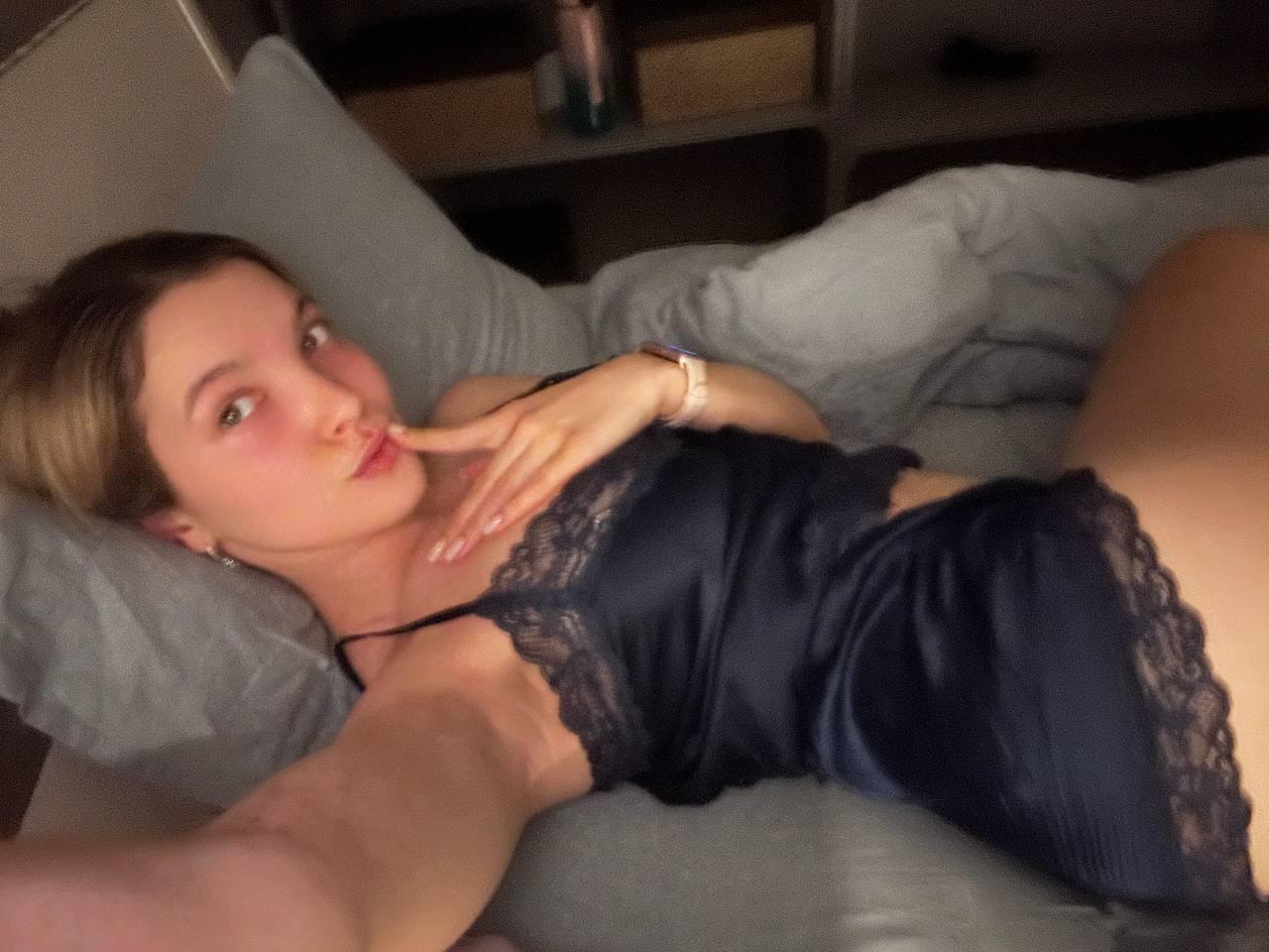 11P All About Diana, la bombasse glamour d'OnlyFans, pose dans sa compilation solo