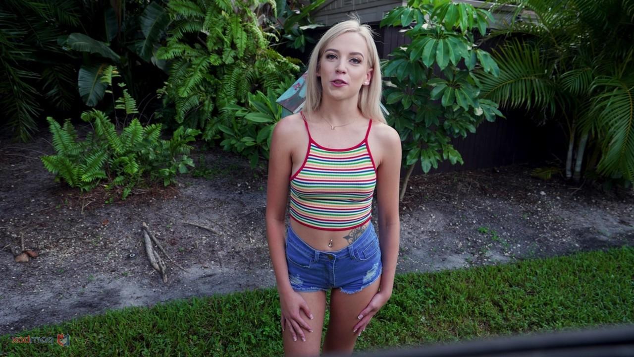 20P La blonde sexy Madison Summers fait une pipe avant de faire l'amour dans une camionnette.