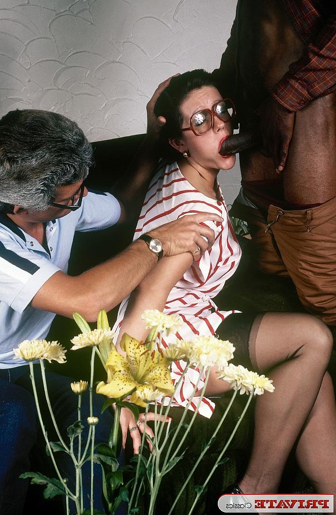 13P Estrelas porno vintage de todas as raças exibem sua maneira de transar em tempos passados
