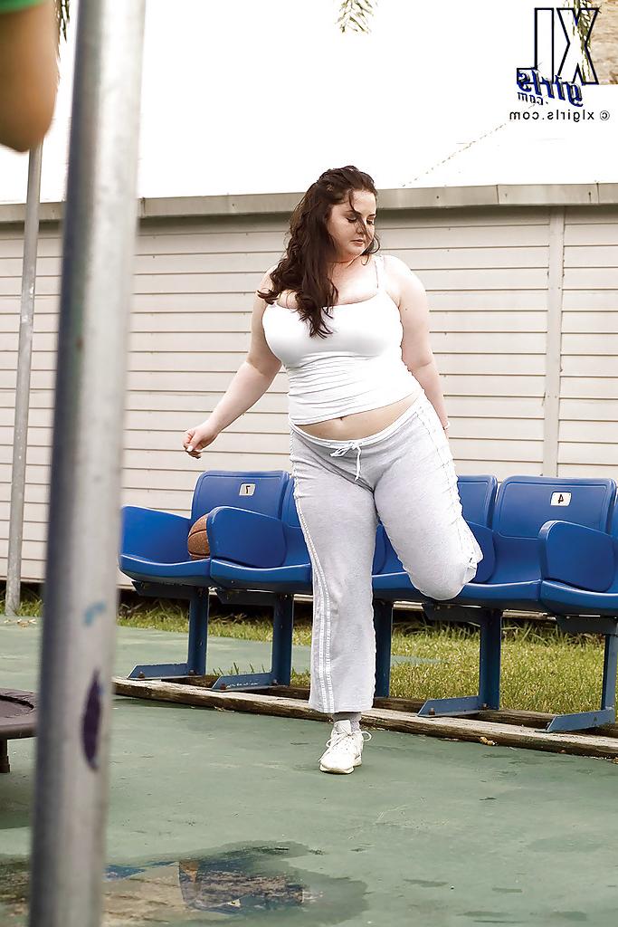 15P Raunchy fatty Monique L'Amour doing sport exercises before getting fucked