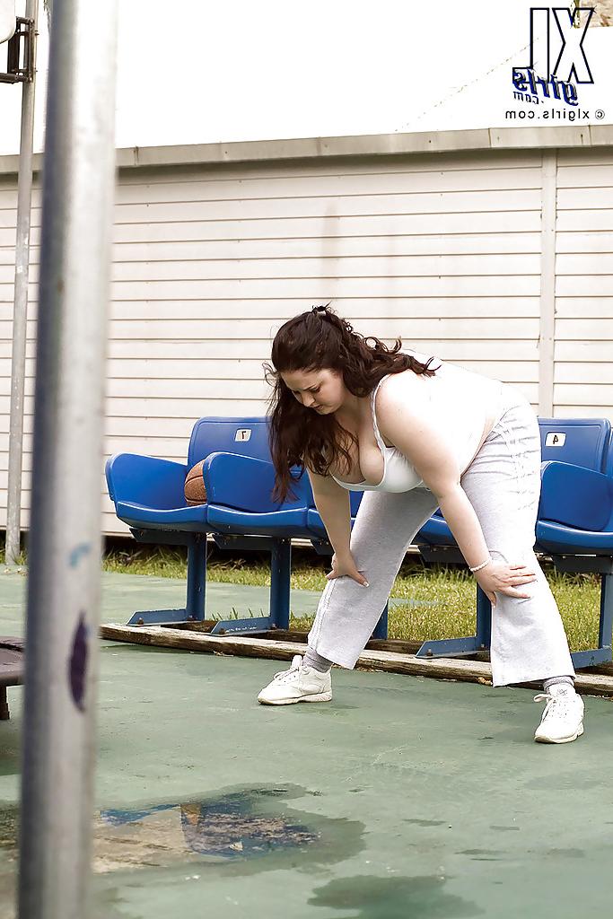 15P Raunchy fatty Monique L'Amour doing sport exercises before getting fucked