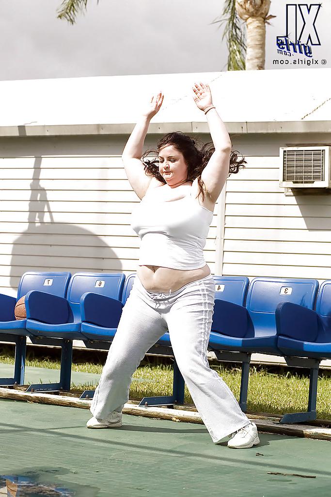 15P Raunchy fatty Monique L'Amour doing sport exercises before getting fucked