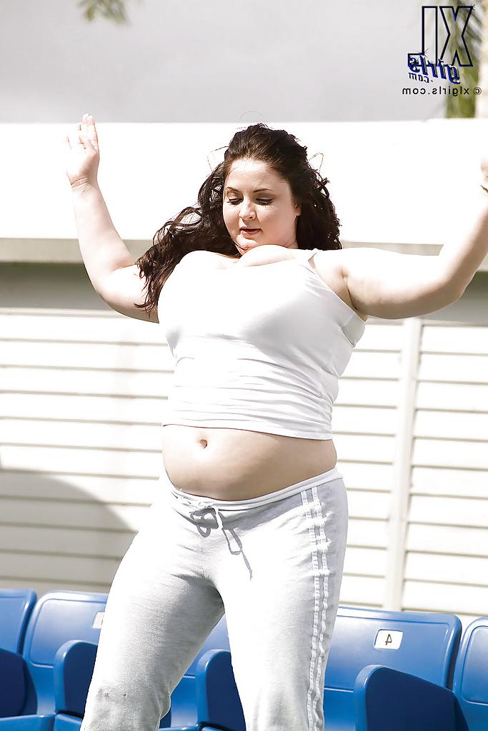 15P Raunchy fatty Monique L'Amour doing sport exercises before getting fucked
