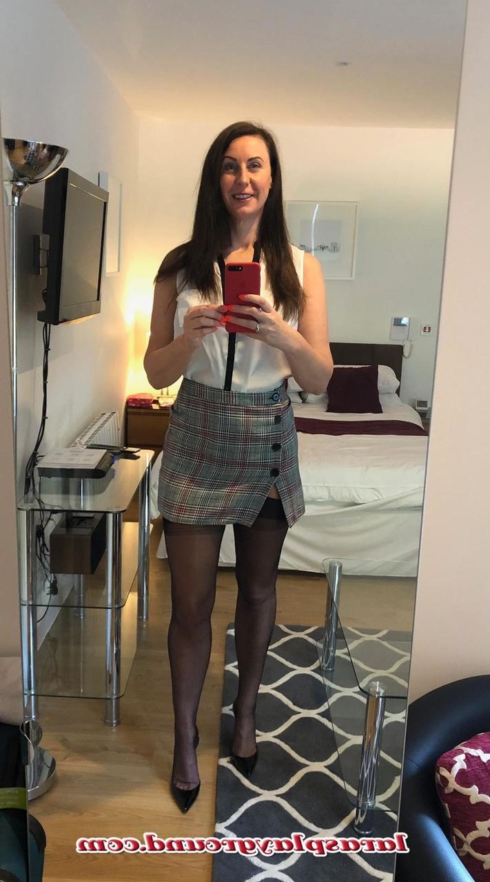 20P British MILF Lara seductively posing in her exotic lingerie in a solo