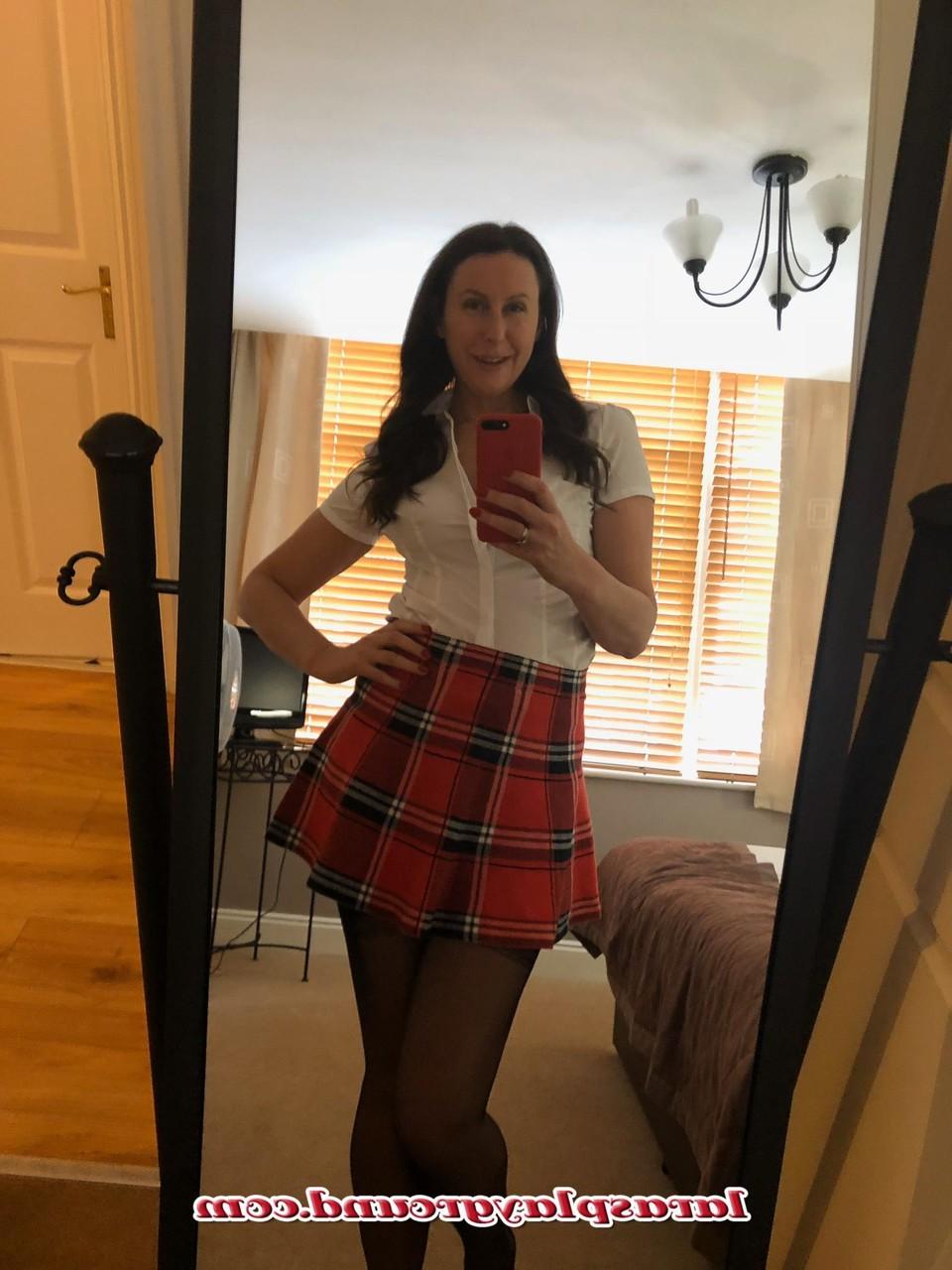 20P British MILF Lara seductively posing in her exotic lingerie in a solo
