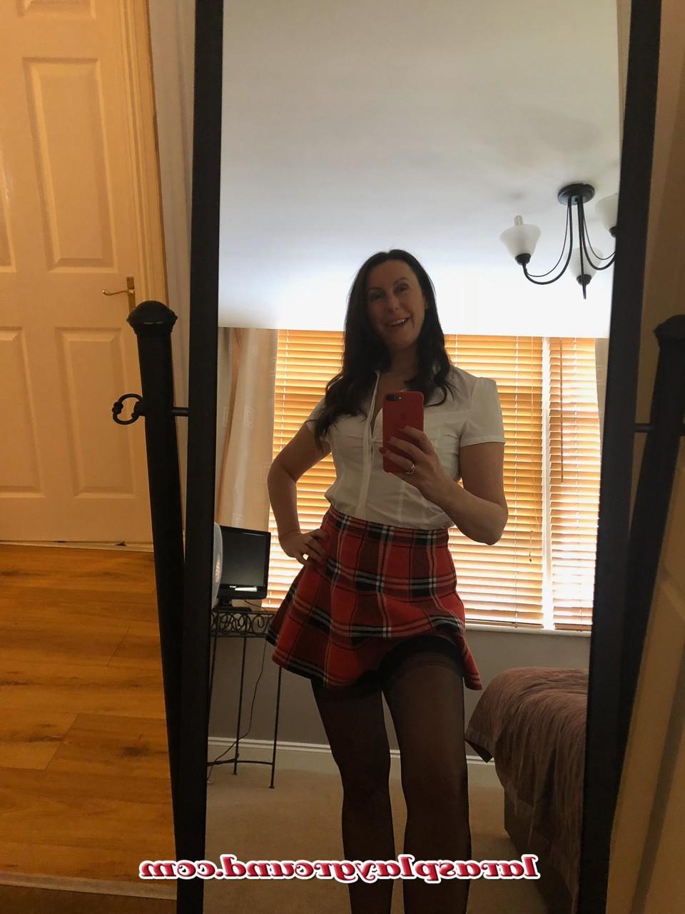 20P British MILF Lara seductively posing in her exotic lingerie in a solo